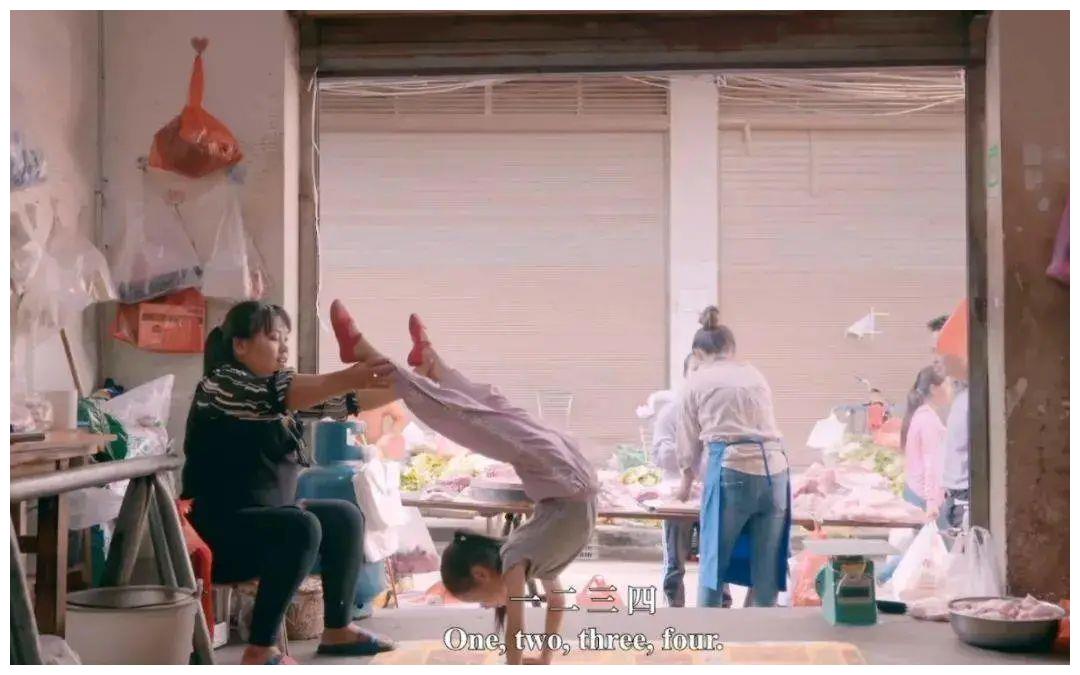 蔡少芬|47岁蔡少芬深夜崩溃,曝十年没睡过整觉,但这还不是最惨的……