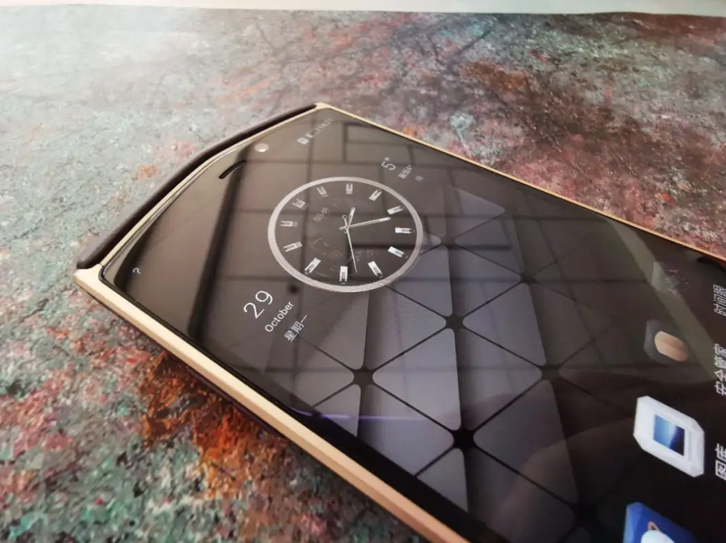 奢华手机|顶级奢华手机直降10000元，20颗钻石镶嵌，入手的时机来了