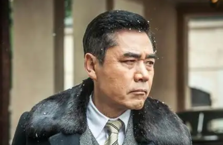 张雨绮|陈宝国一家四口聚餐!穿着潮流打扮显年轻,儿媳首次曝光气质出众