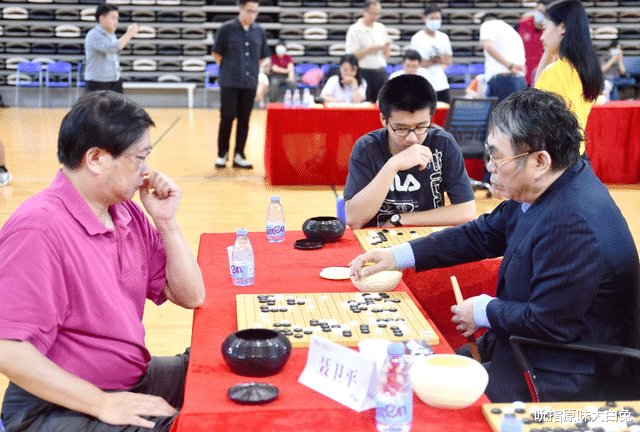 聂卫平|不说成绩看水平，聂卫平跟小林光一，是一个级别的棋手吗？