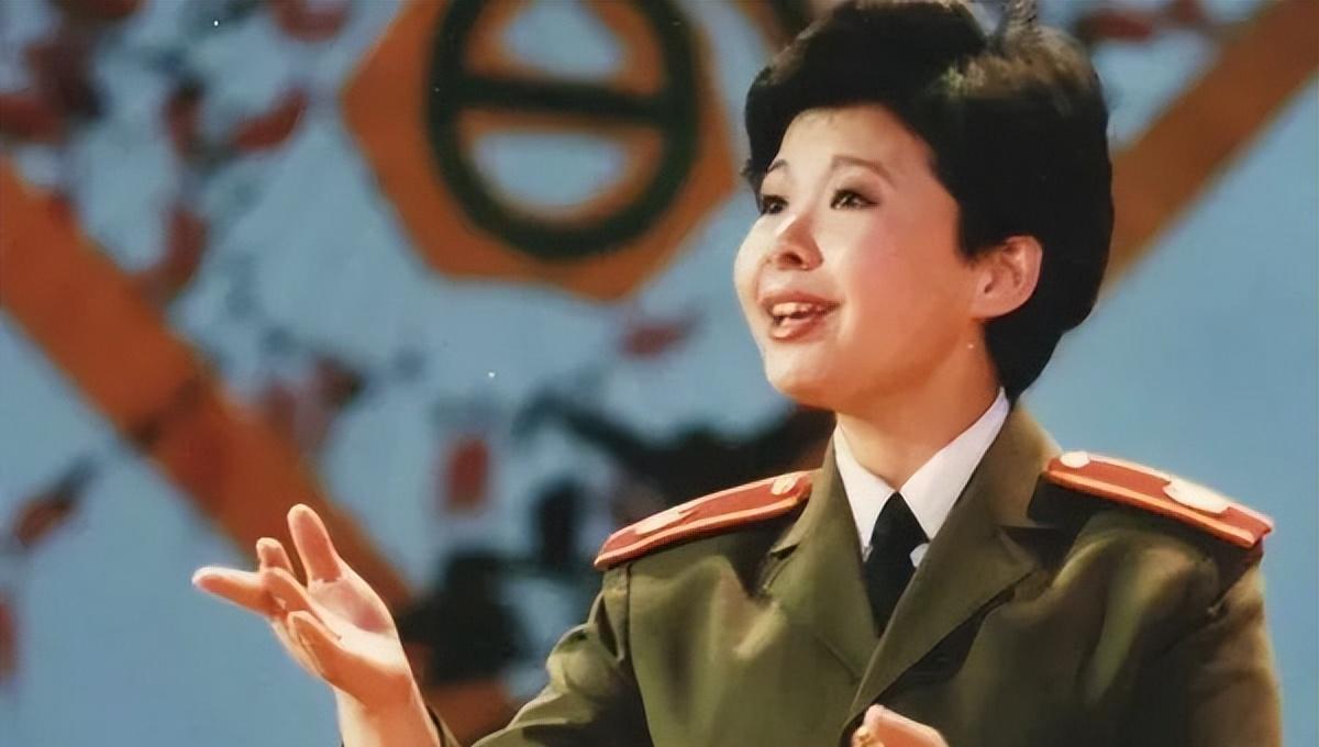 春晚|23岁火遍全国,38岁因绯闻被雪藏,“国民女星”董文华到底冤不冤