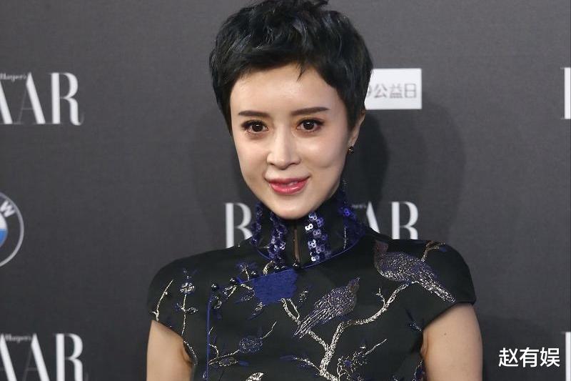 金巧巧|46岁女星直播被嘲像恐怖片，曾硬刚电视台的她，高情商回应获赞