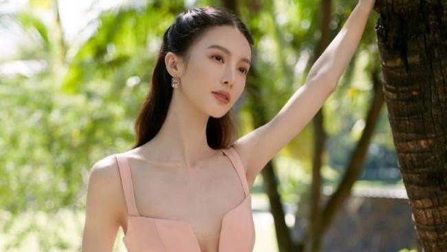 佟丽娅|10位“纸片人”女星，明明瘦成了皮包骨，为何还是乐此不疲？