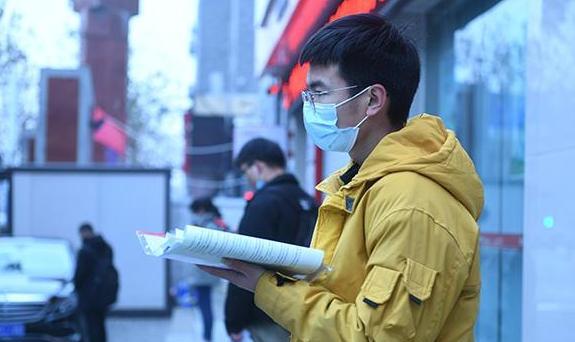 考研|研究生被指偏离科研，学生坦言“我们都是俗人”，难以对抗现实