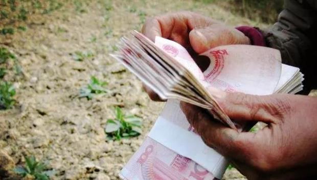 男子举报同村恶霸,却被报复砍掉双手,最终获赔金额少得可怜