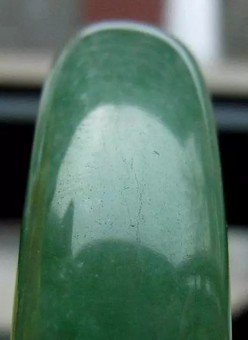 翡翠|染色注胶的假翡翠在紫光灯下是什么样子?教你3招分辨翡翠真假