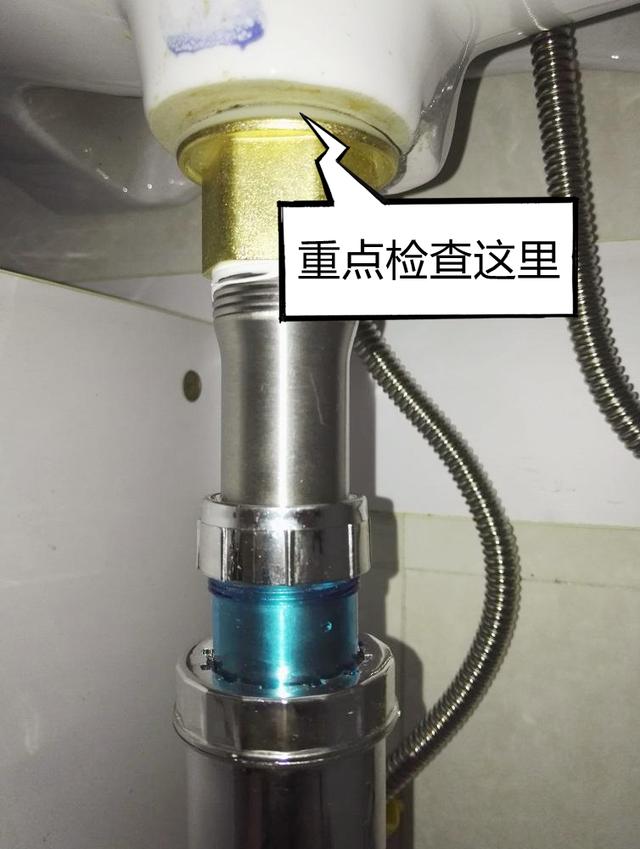 卫生间地面莫名其妙一滩水，物业来了七八次，终于找到问题的根源