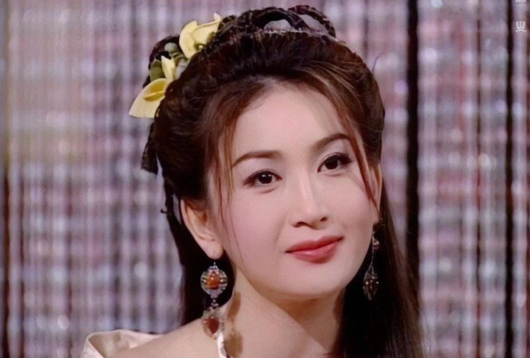 伊能静 强行扮嫩、动脸成瘾、为减肥切胃洗肠，女星的畸形审美好恐怖