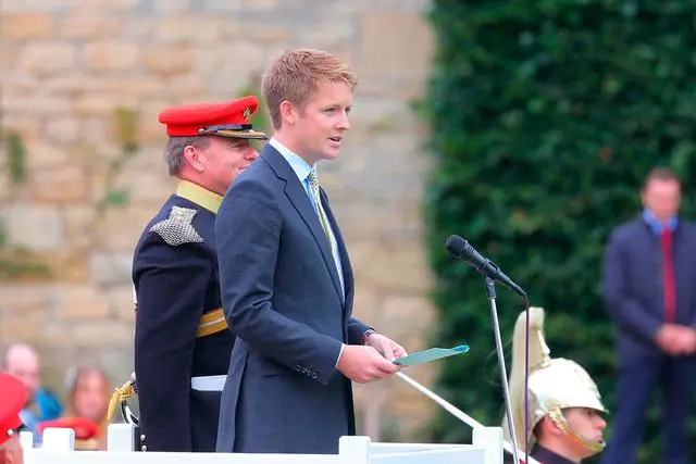 王思聪|身价千亿被评“国民老公”,却因太有钱被女友分手?网友:翻版王思聪?辱他了