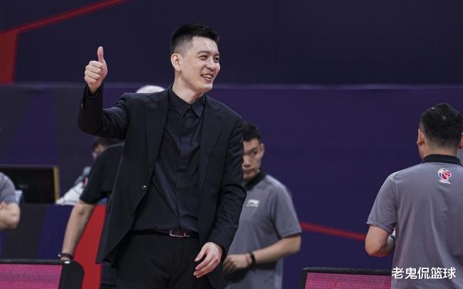 辽宁男篮|11人轮转仅他没登场，山东大汉再次躺赢，杨鸣不给机会早点回家吧