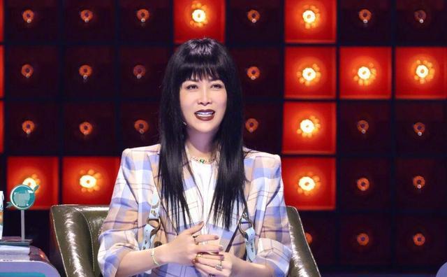 脱口秀大会|脱口秀大会第一期，李诞不经意间说的四个字，也许暗示了冠军归属