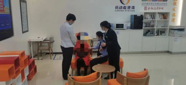 浙江一66岁大妈存了120万私房钱,刚来到银行,就已经被人盯上了!