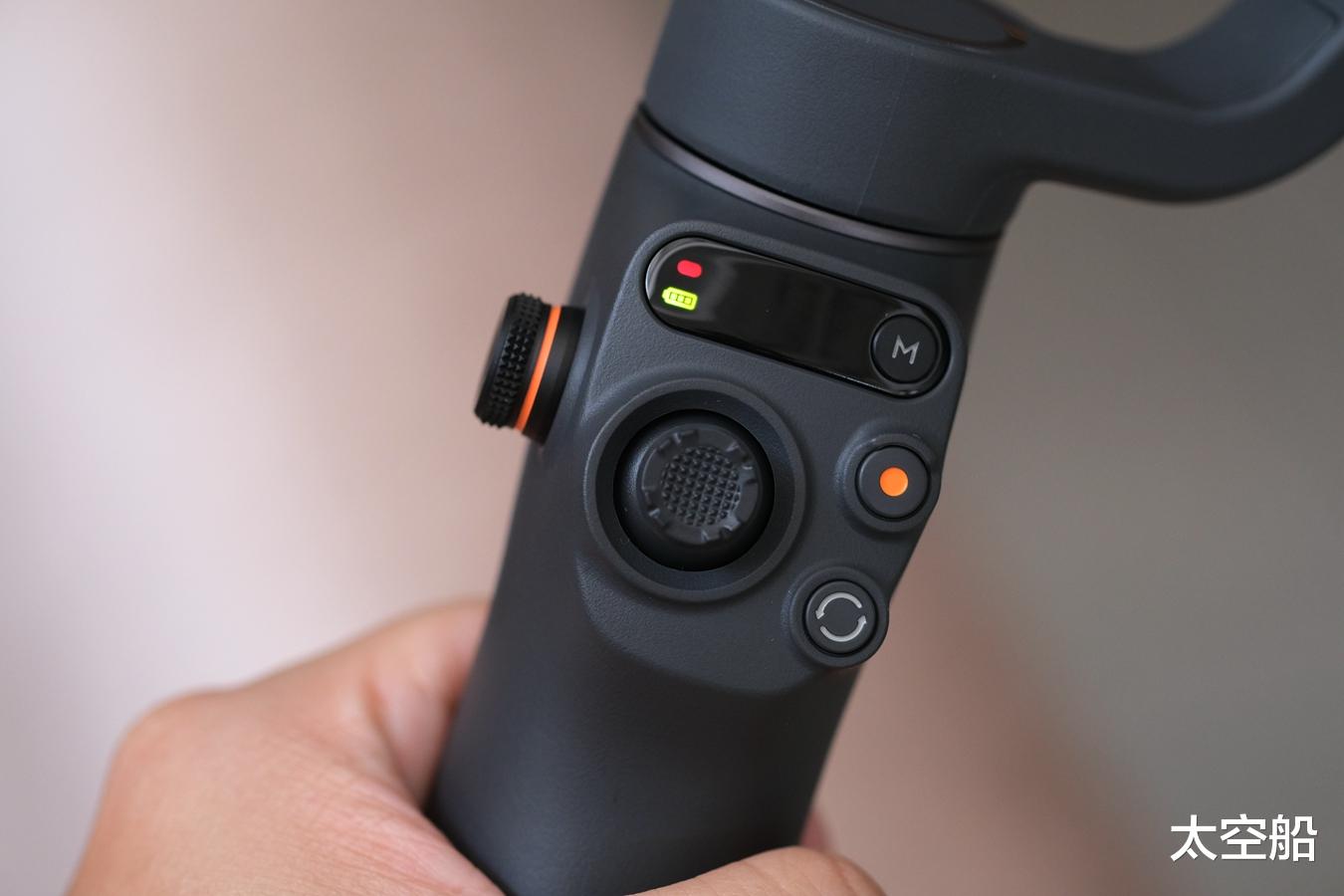 三星|操控简易，稳字当先，大疆Osmo Mobile 6评测