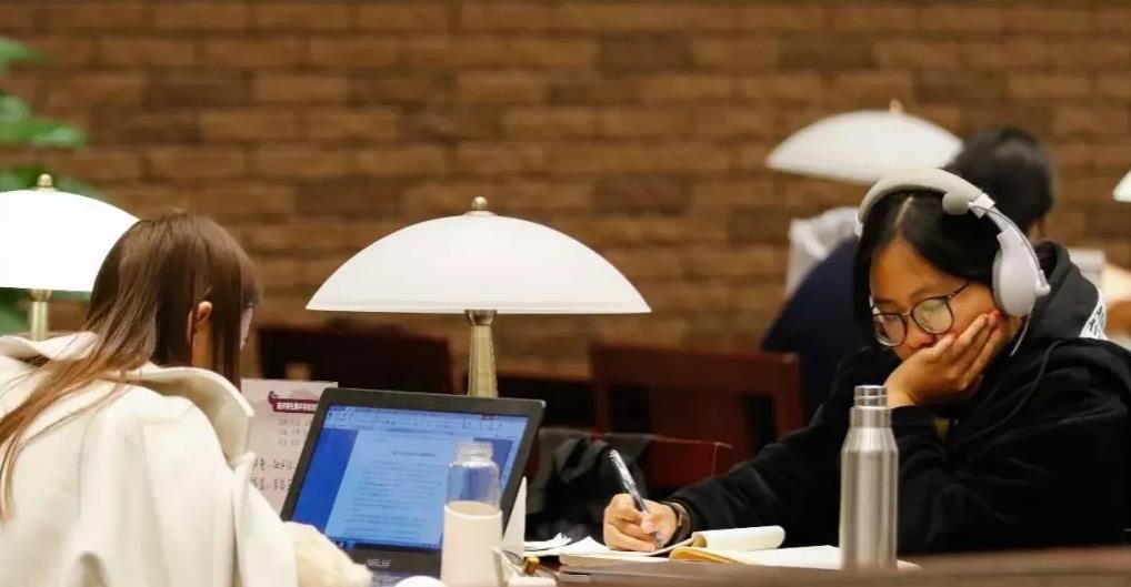 广州市|悉尼大学硕士有40万身价,海归后却难以就业,家长称实在是吃不开