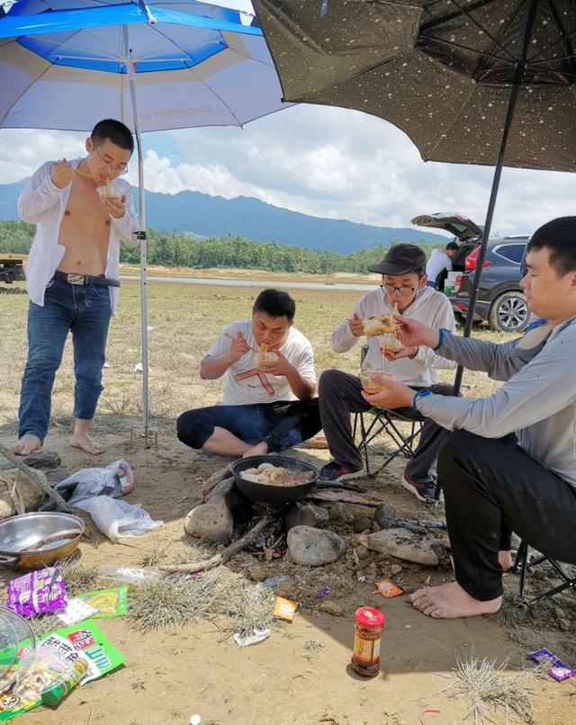 饵料|遇到“好人”钓友是什么体验？渔获倒是其次的，重要的是开心