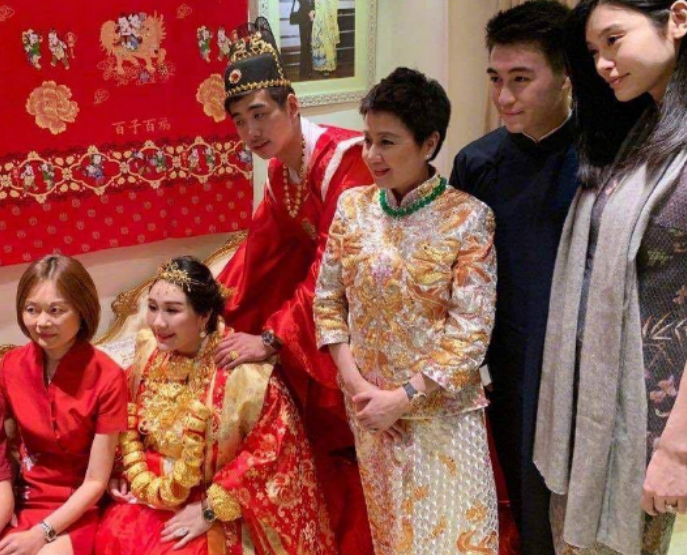 东北小伙迎娶赌王千金为妻,拿出500万聘礼,女方带回嫁妆14亿