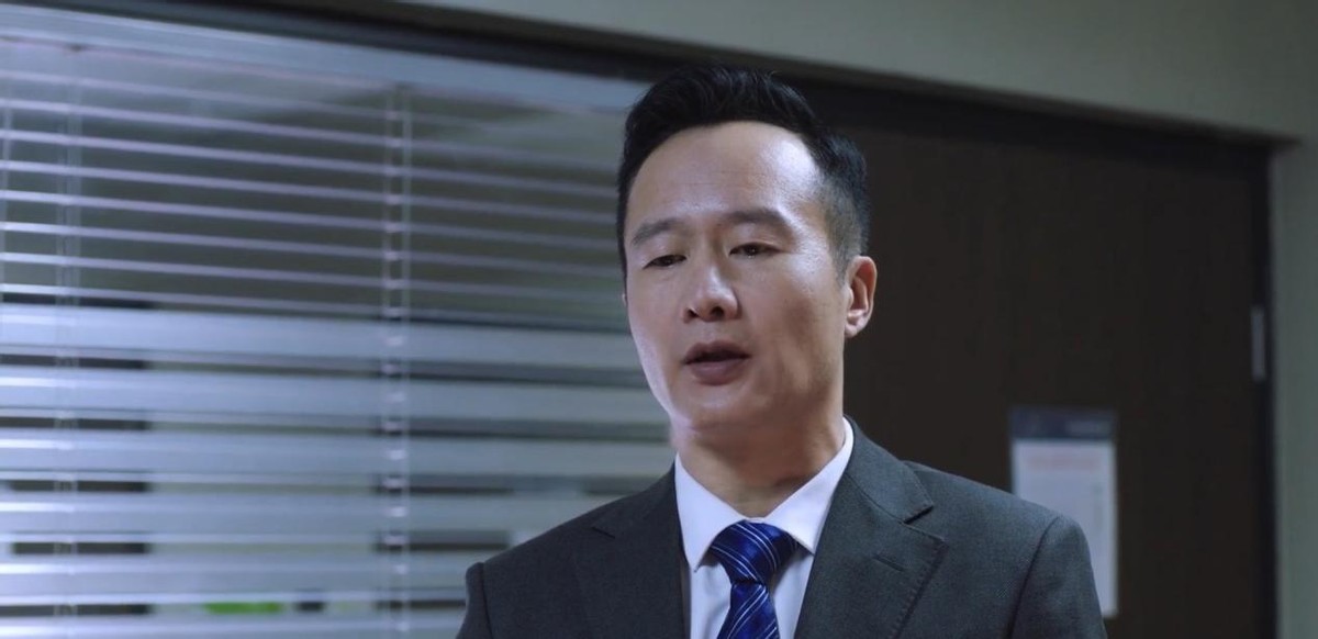 靳东|《林深见鹿》首发剧照,靳东太帅,李小冉迷人,女配颜值成为焦点