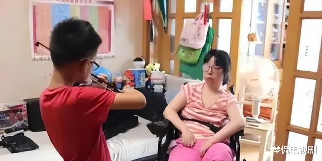 30岁女博士因病瘫痪,被丈夫抛弃,却靠一根手指逆风翻盘