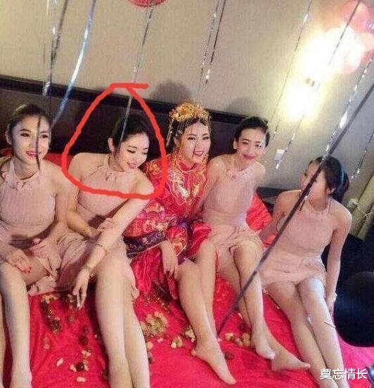 运动 女孩们以后穿裙子一定要注意点坐姿呀，这也太尴尬了！ 哈哈哈哈