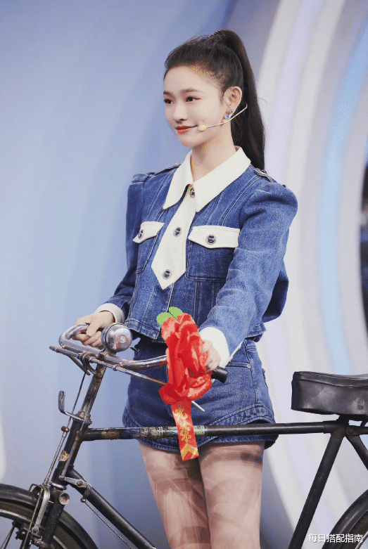 撞衫|鞠婧祎又撞衫了,穿牛仔衣撞衫王楚然、林允,凭妆发更胜一筹