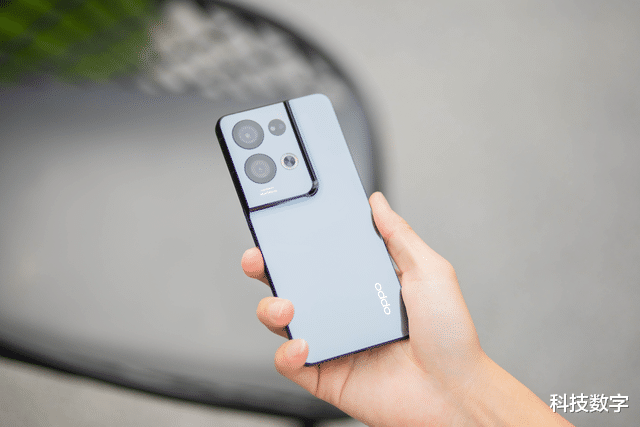 oppo reno|认准4个“快”，买到的手机体验不会差！详解Reno8超大杯上手感受