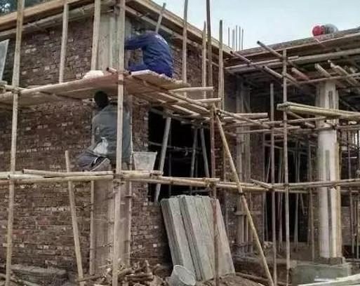 暴雨|农村小伙花40万在山坡盖别墅，一场暴雨后，却成了全村的笑话！