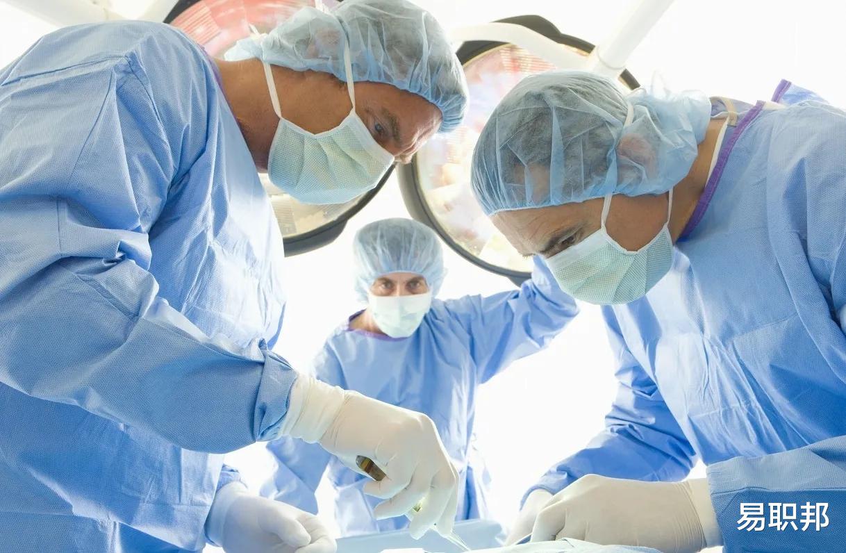 医生|2022“铁饭碗”职业排行,公务员跌出前三,榜首薪资丰厚,很抢手!