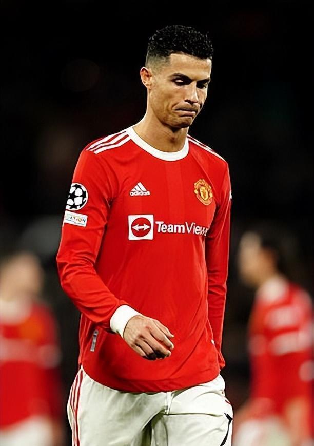 辅警|C罗梅西谁更成功?66%前职业球员选择C罗但更多人想和梅西当队友