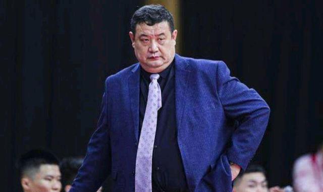 徐长锁|下课吧徐长锁！关键时刻乱弹琴，白白浪费6秒，有谁注意宫鲁鸣眼神