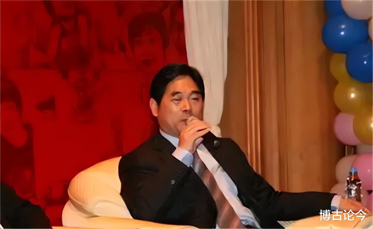 王振华的“双面人生”:员工买房一律九折,二十年前就有婚外情