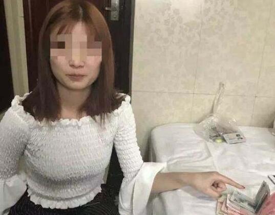 25岁女子和50岁男子同居,三个月后到医院上环,医生:开什么玩笑