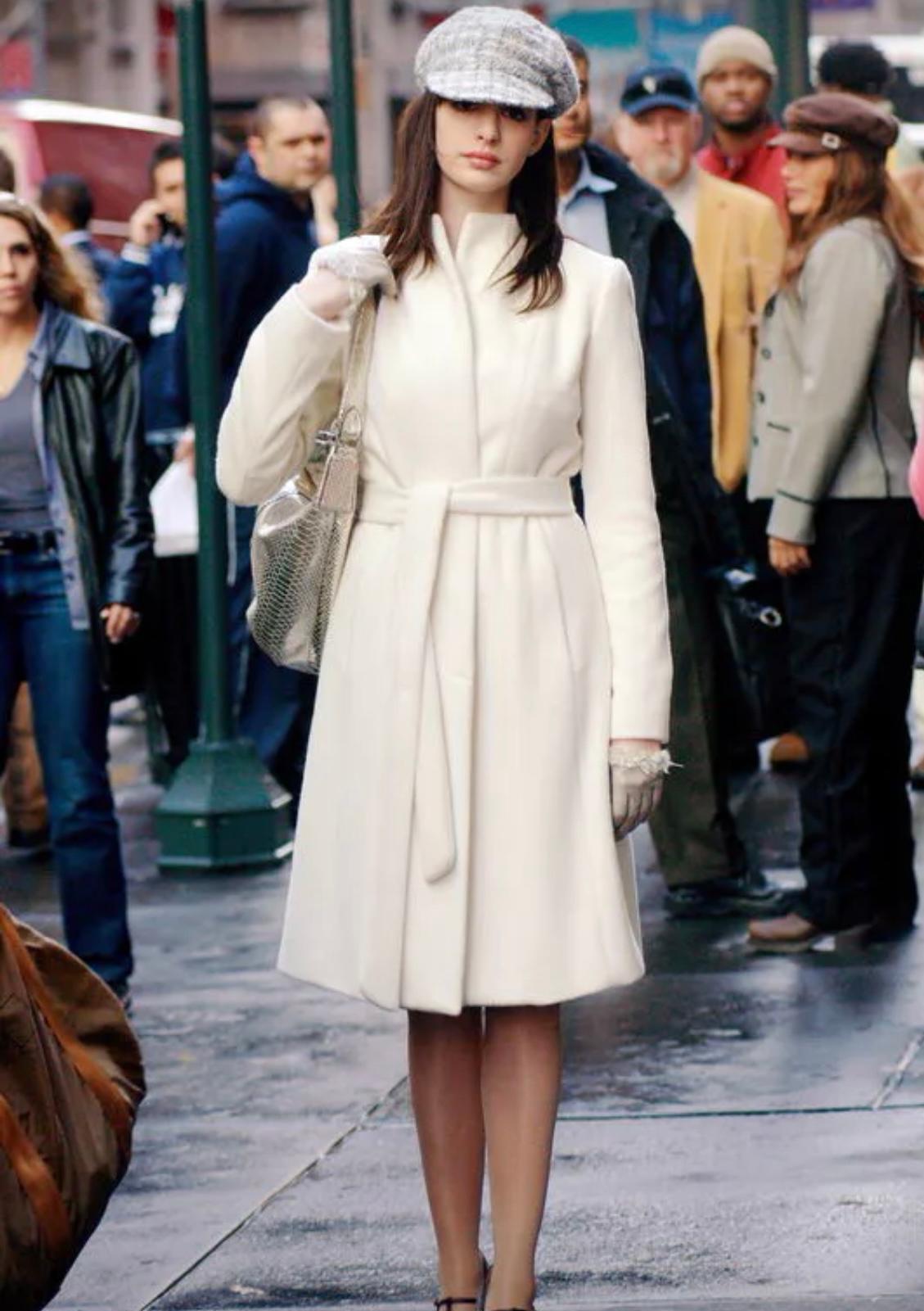 安妮·海瑟薇|40岁的安妮海瑟薇搭24岁男主路透，网友：姐姐太年轻，男主显老