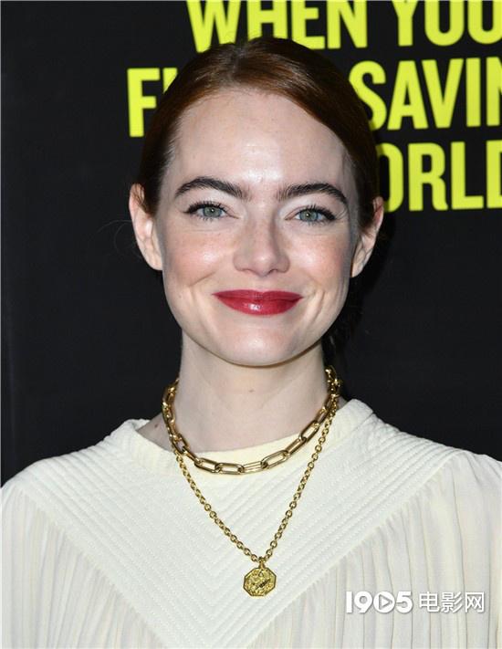 艾玛·斯通|“石头姐”艾玛·斯通纽约宣传新片 皮肤白皙透亮