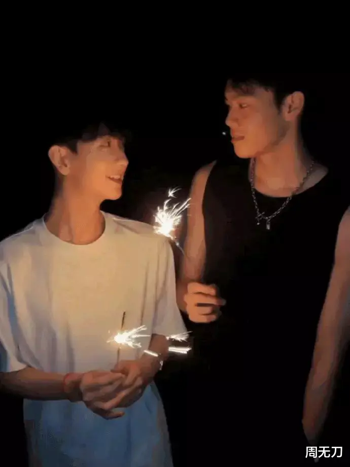 官宣|内娱首位公开出柜的男星，和男网红官宣三个月后，现在还撑得住吗