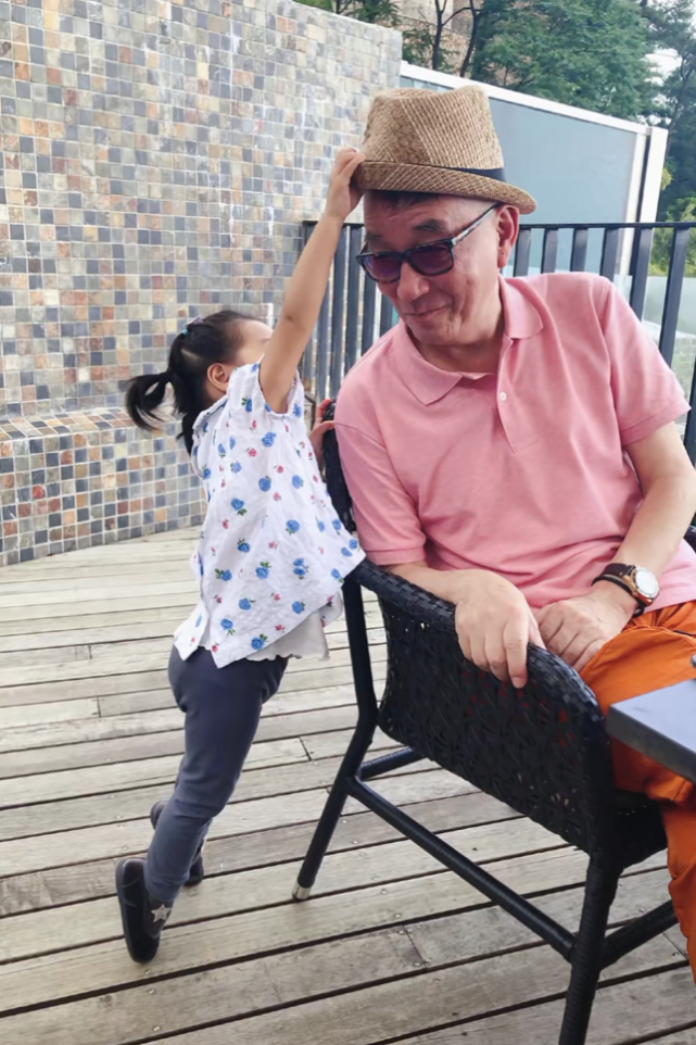 陈赫|陈赫女儿6岁生日，奶奶晒照为孙女庆生，陈赫张子萱穿情侣装好恩爱