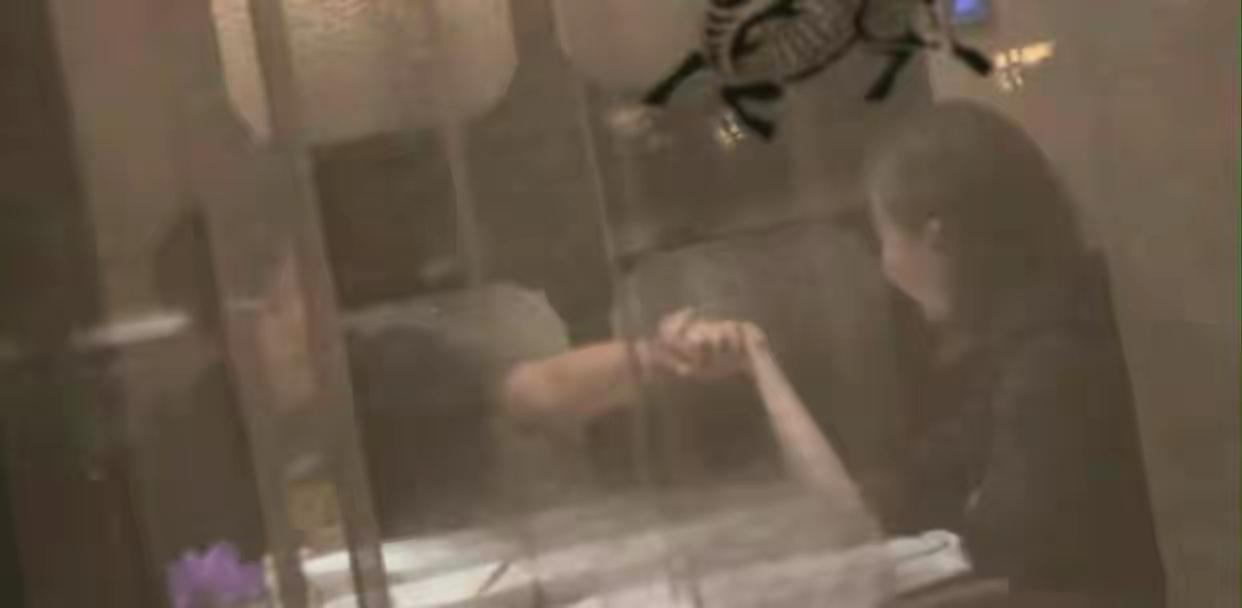 伊能静|伊能静晒秦昊近照,米粒镜头下的爸爸超帅气,夫妻俩终于团聚了