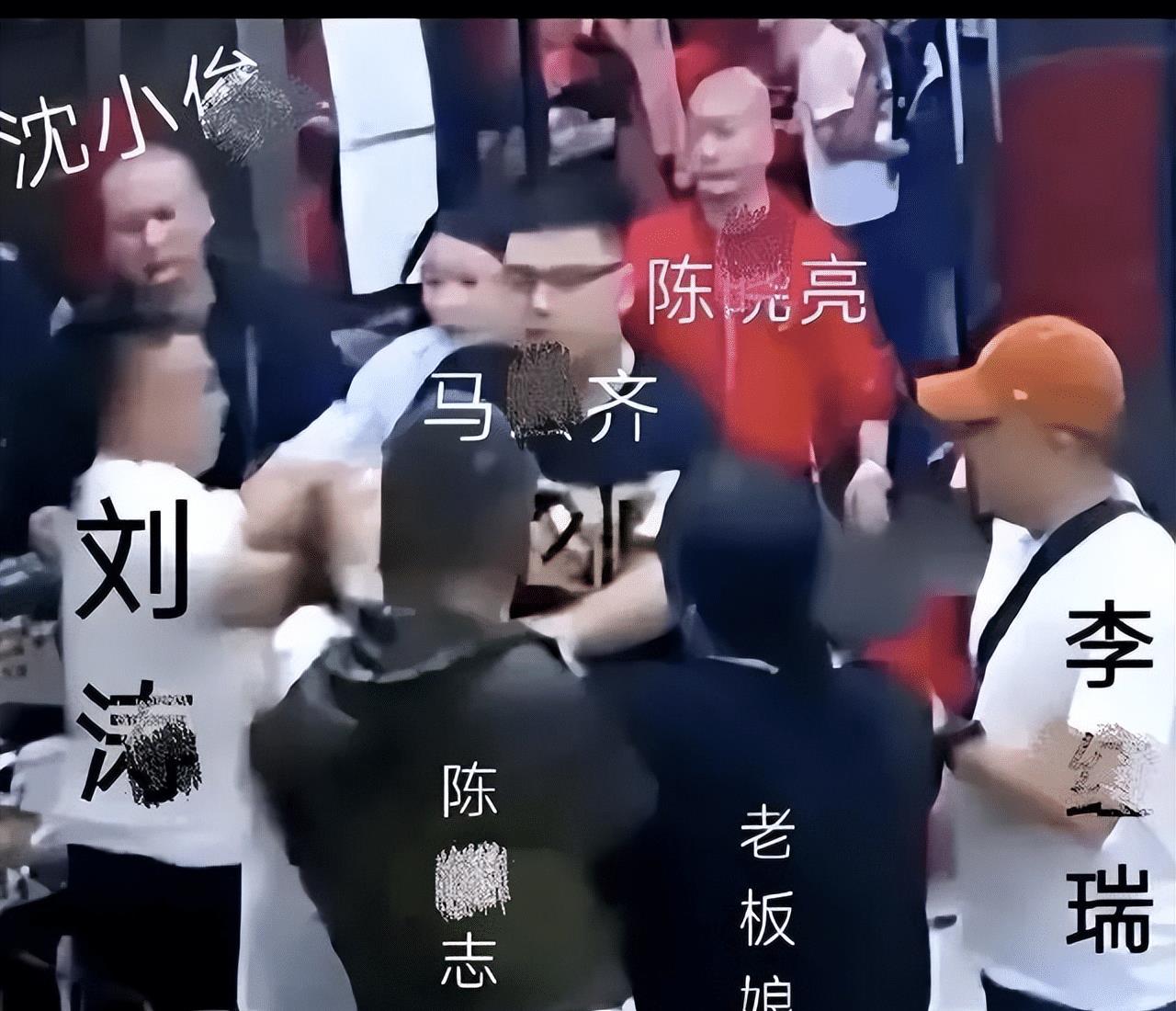深夜,王文超登上了唐山的热搜