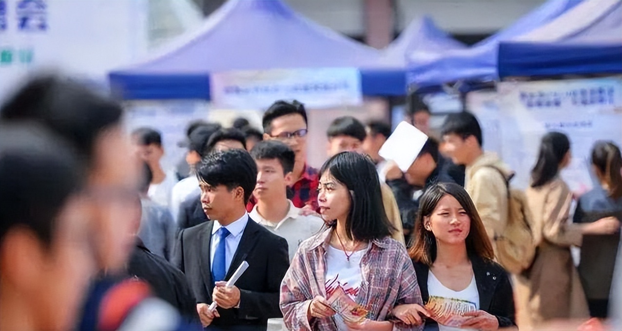 应届生|“大学四年花了15万，如今月薪却只有3000”，农村家长倍感心酸