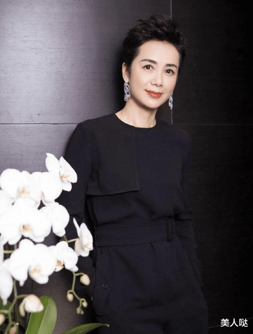 江珊|蒋雯丽和江珊合影，“女总裁”和“小媳妇”的差距一目了然