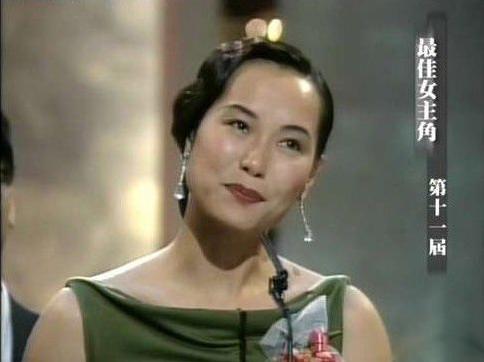 叶童|叶童:25岁嫁豪门世子,屡次原谅花心的丈夫,两人丁克已32年