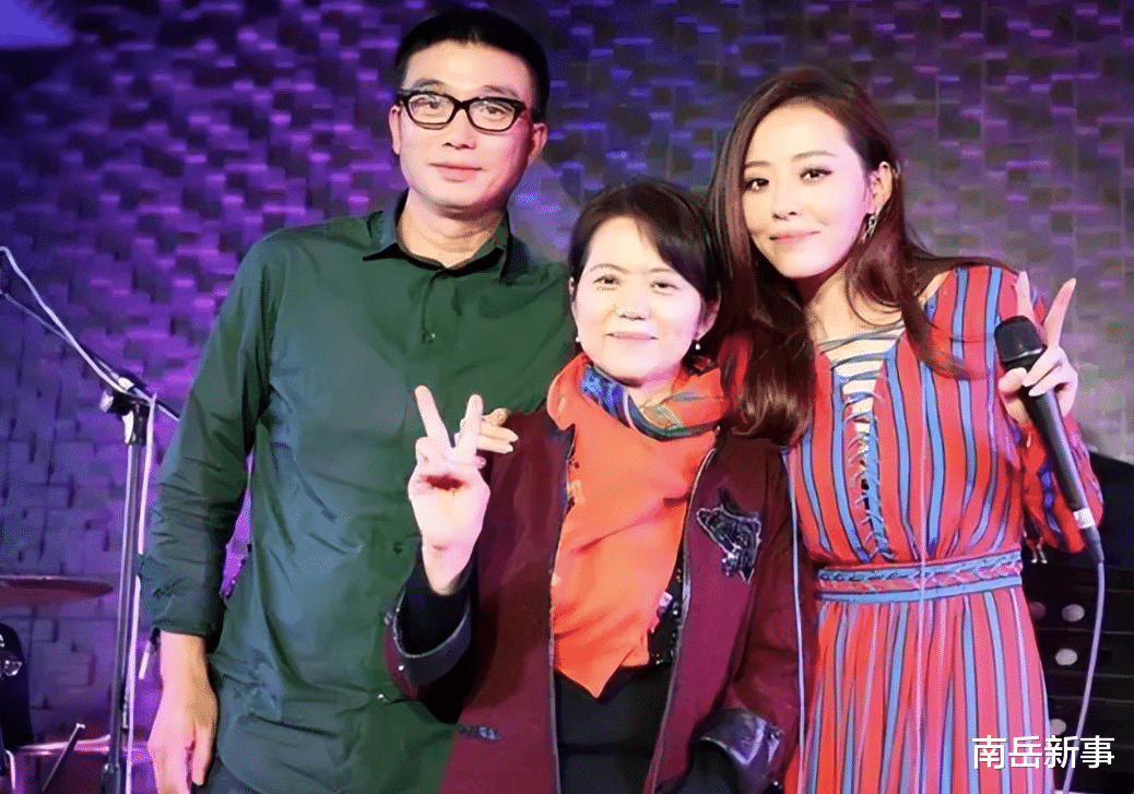 张靓颖|张靓颖:痴爱冯轲15年,被骗走亿万身家,离婚4年后二人天差地别