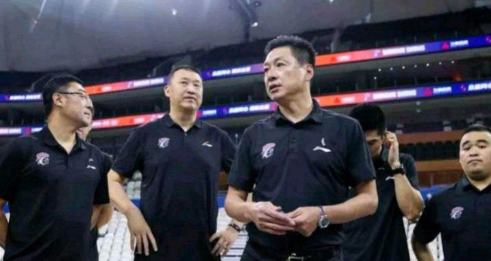 上海男篮|CCTV5直播！CBA重头戏，李春江拒绝连败，上海男篮阵容大调整