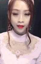 “为啥女生腿上喜欢绑黑带子，这有什么意思吗？”神评笑疯了