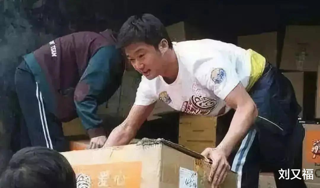 吴京|吴京累瘫，周杰伦写歌，刘德华下跪，那些无法忘怀的汶川记忆