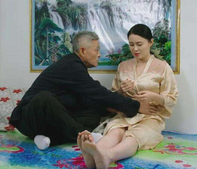 赵本山|赵本山彻底“倒台”，被爆与女徒弟关婷娜有染，至今未做回应