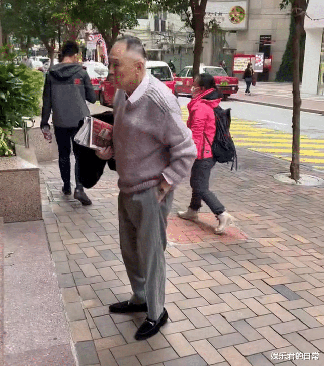 |86岁赵世曾近况曝光，步履蹒跚似患痴呆，膝下3个孩子却一直未婚