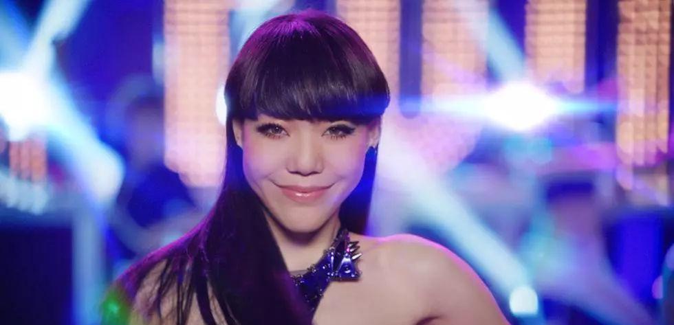 凌波|从代言费1.3亿到县城走穴商演,红了还没8年的她,得罪了谁?