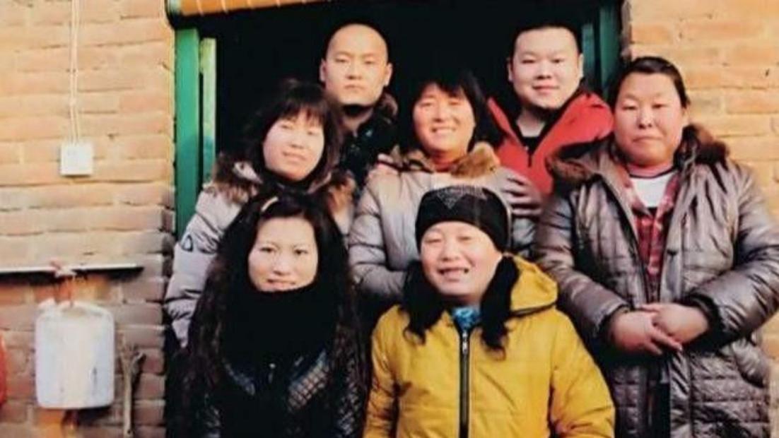 岳云鹏|孝顺的岳云鹏：红了不忘本，给5个姐姐买房，把普通妻子当做宝