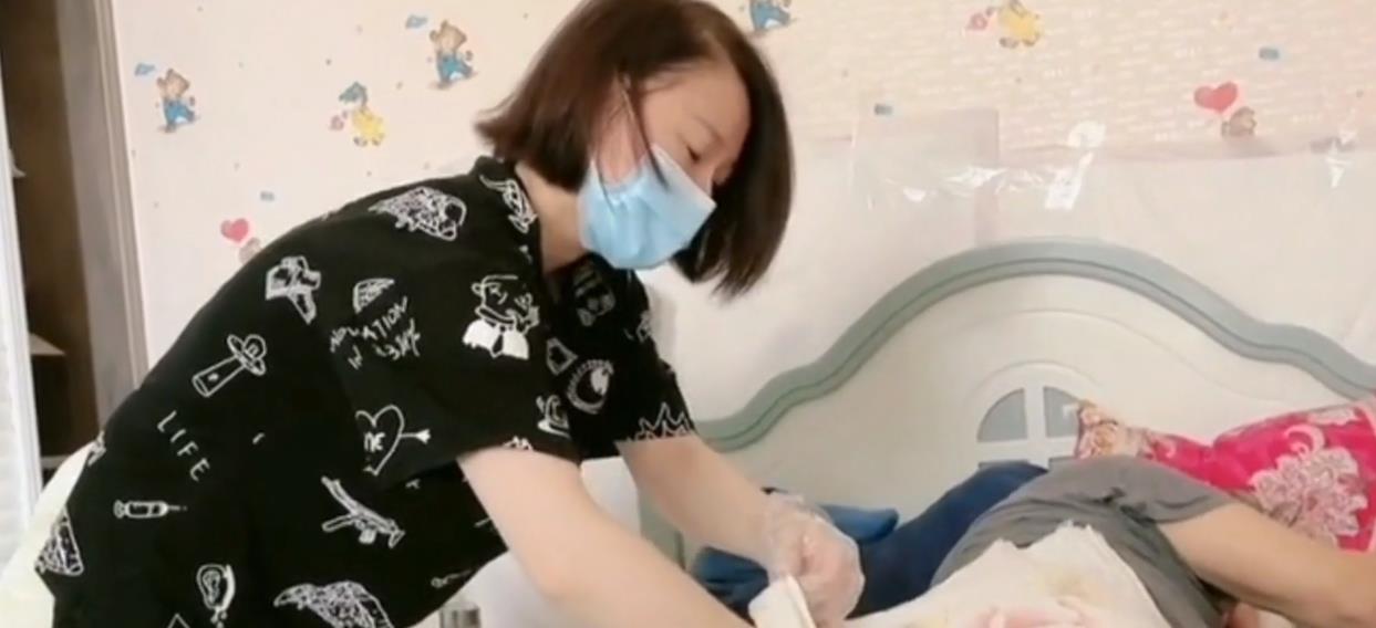 河南一女子为照顾瘫痪父亲,年近40岁没有嫁人,孝心感动无数网友