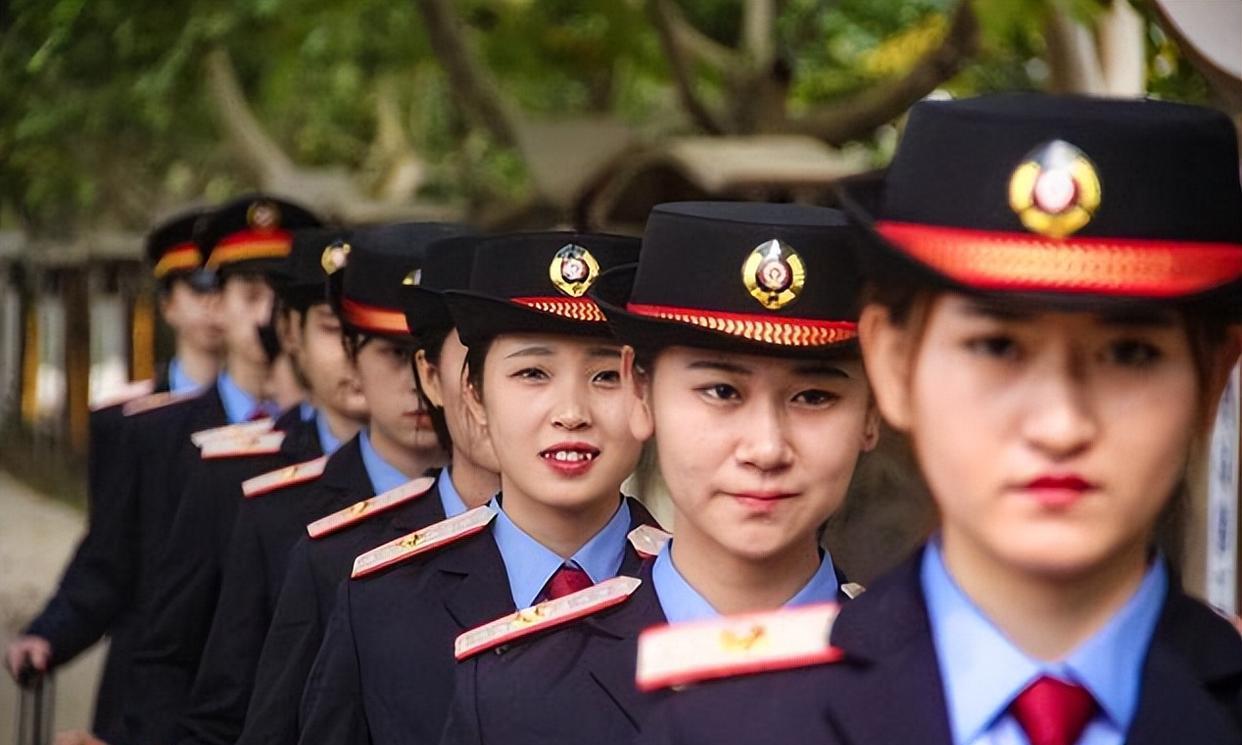 春招|铁路局将开始2023春招,有编制且工资待遇好,这三类学生很有优势